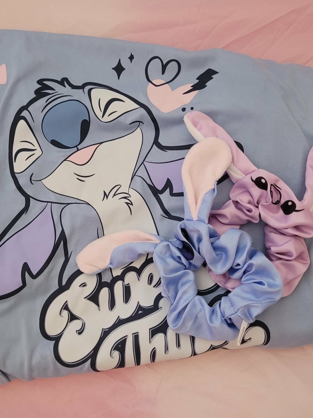 Disney Lilo & Stitch Sleep Tee with Hair Scrunchies - Picture 1 of 7